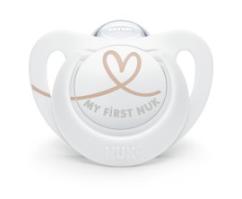 Nuk Star Ορθοδοντική Πιπίλα Σιλικόνης για 0-6m+ Εκρού με Καρδούλα με Κρίκο και Θήκη 1 Τεμάχιο [10.730.168]