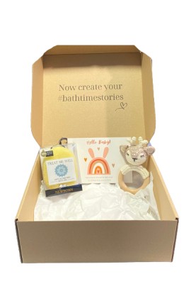 Treat Me Well Mini Baby Box Sheep NewBorn Bath & Shower Sponge Βρεφικό Οβάλ Σφουγγάρι Κίτρινο 1 Τεμάχιο - Κουδουνίστρα Γκρι Προβατάκι