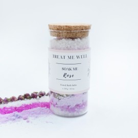 Treat Me Well Soak Me Rose Bath Salts Άλατα Μπάνιου με Άρωμα Τριαντάφυλλο 235gr