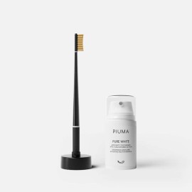 Piuma Vitamin C Medium Smile Box Μέτρια Οδοντόβουρτσα Perfect Black Αντιβακτηριακή με Καθαριστή Γλώσσας Μαύρο 1 Τεμάχιο & Pure White Οδοντόκρεμα Κατά της Τερηδόνας 75ml & Βάση Ημερολόγιο