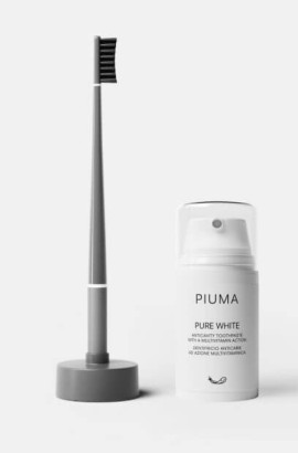 Piuma Antibacterial Soft Smile Box Soft Μαλακή Οδοντόβουρτσα Asphalt Grey Αντιβακτηριακή με Καθαριστή Γλώσσας Γκρι 1 Τεμάχιο & Pure White Οδοντόκρεμα Κατά της Τερηδόνας 75ml & Βάση Ημερολόγιο