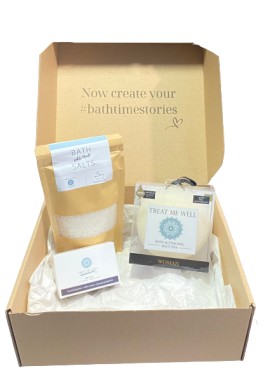 Treat Me Well Total White Box Anti Cellulite Sponge Woman 1 Τεμάχιο - Bath Salts White Musk 250gr - Bar Soap Μπάρα Σαπουνιού για Καθαρισμό Προσώπου με Άρωμα Grapefruit 105gr