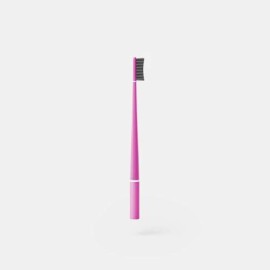 Piuma Whitening Soft Μαλακή Οδοντόβουρτσα Very Magenta Λευκαντικές Ίνες με Άνθρακα από Μπαμπού 1 Τεμάχιο