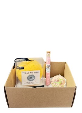 Treat Me Well Dried Flowers Box Family Στρογγυλό Σφουγγάρι Κίτρινο 1 Τεμάχιο - Fizzing Bath Bomb Cherry Άλατα Μπάνιου 110gr - Άλατα Μπάνιου με Άρωμα Αποξηραμένα Λουλούδια 25gr