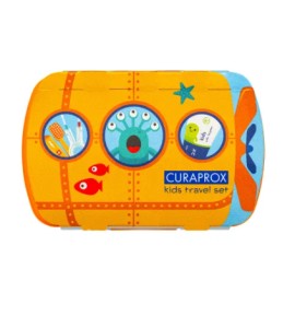 Curaprox Kids Travel Set για 6-12 Ετών Πορτοκαλί με Οδοντόβουρτσα Ταξιδίου 1 Τεμάχιο & Οδοντόκρεμα Μέντα 10ml & Μεσοδόντια Βουρτσάκια 2 Τεμάχια